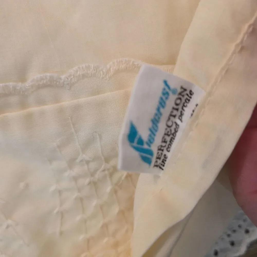 Vintage Fieldcrest Ivory King Flat Sheet 50/50 Fine Combed Percale Eyelet Lace